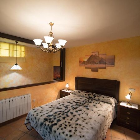 Hostal Rural Los Telares Pastrana Buitenkant foto