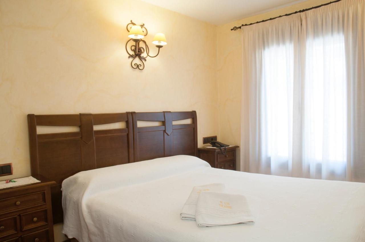 Hostal Rural Los Telares Pastrana Buitenkant foto