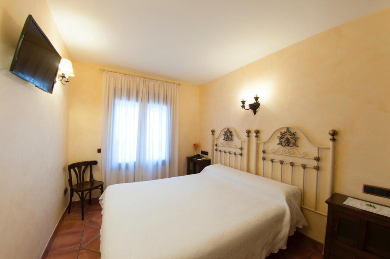 Hostal Rural Los Telares Pastrana Buitenkant foto