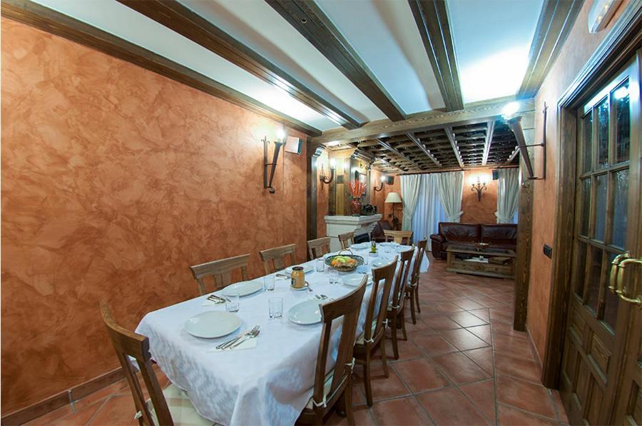 Hostal Rural Los Telares Pastrana Buitenkant foto