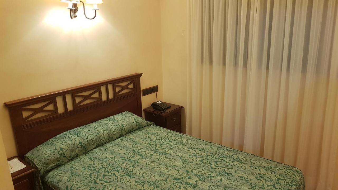 Hostal Rural Los Telares Pastrana Buitenkant foto