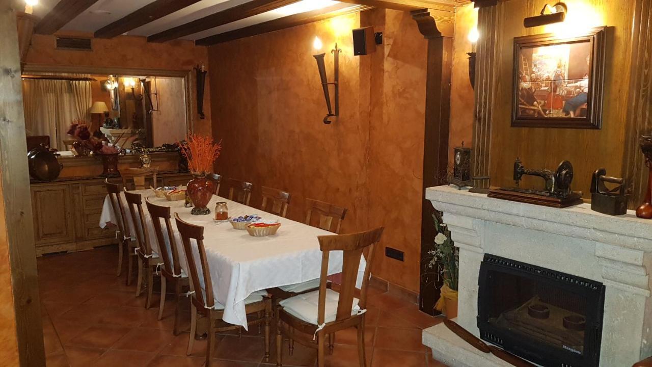 Hostal Rural Los Telares Pastrana Buitenkant foto