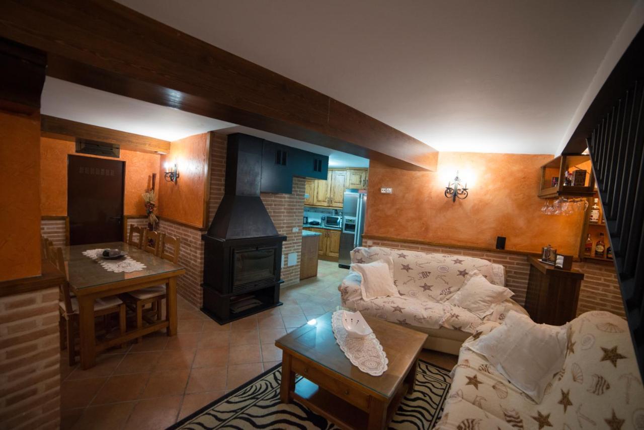 Hostal Rural Los Telares Pastrana Buitenkant foto